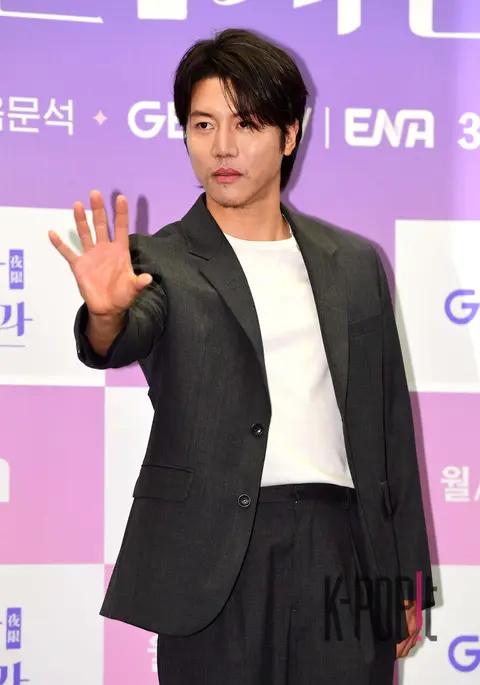 Eum Moon-seok — Bold Photo Studio Production Briefing