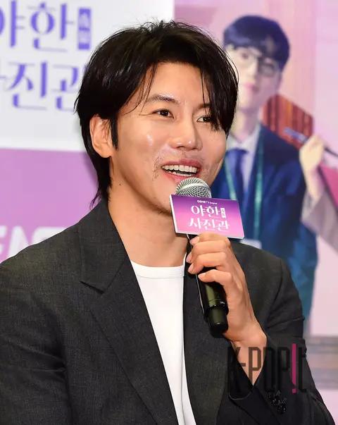 Eum Moon-seok — Bold Photo Studio Production Briefing