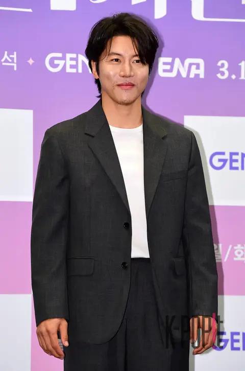 Eum Moon-seok — Bold Photo Studio Production Briefing