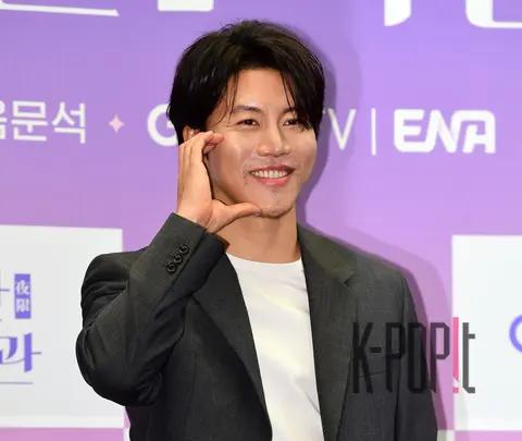 Eum Moon-seok — Bold Photo Studio Production Briefing