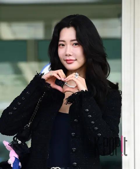 Clara — Airport