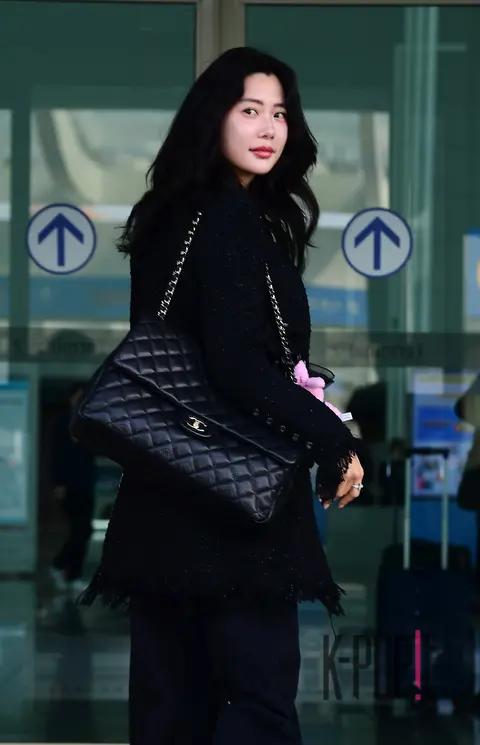 Clara — Airport