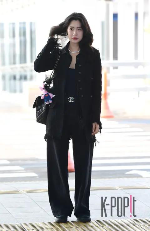 Clara — Airport