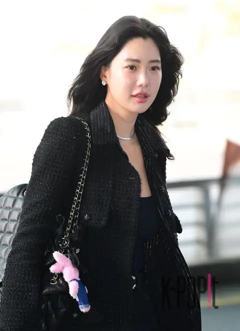 Clara — Airport