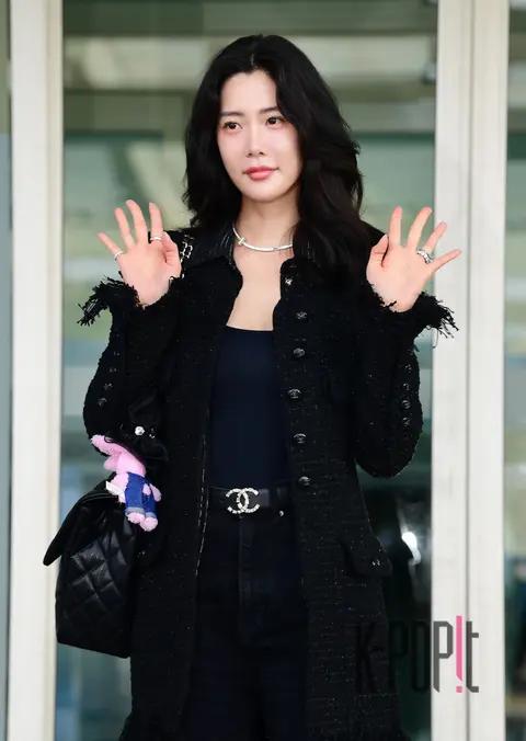 Clara — Airport