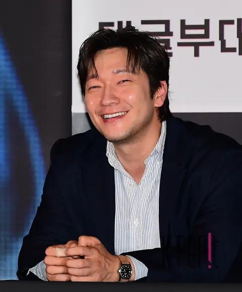 Son Seok-gu — Comment Brigade Press Screening