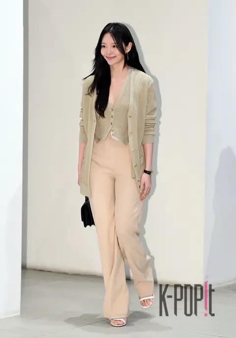 Lee Som — Launch