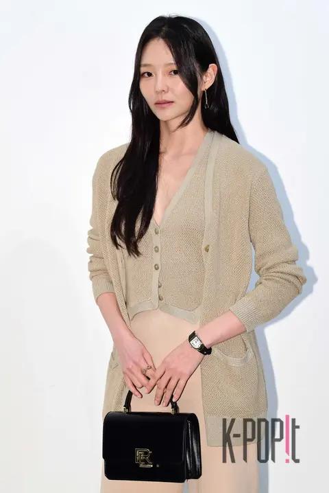 Lee Som — Launch