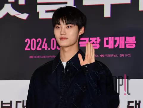 Lee Yujin — Comment Army VIP Premiere