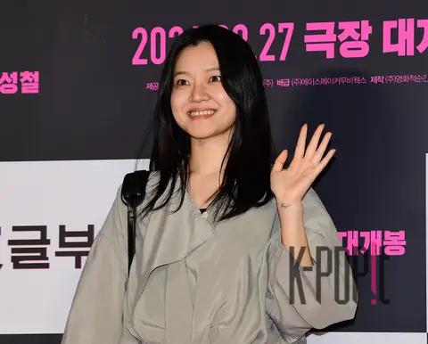 Lee Yujin — Comment Army VIP Premiere