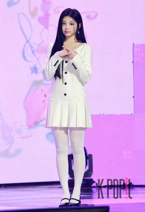 Wonhee (ILLIT) — Showcase