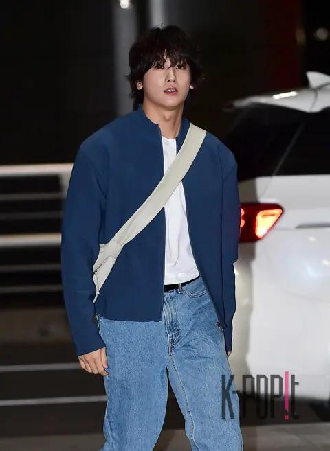 Park Hyungsik — Airport