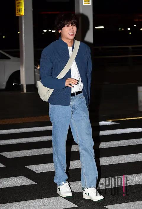 Park Hyungsik — Airport