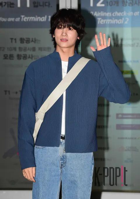 Park Hyungsik — Airport