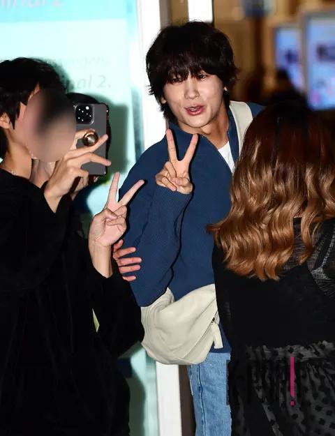 Park Hyungsik — Airport