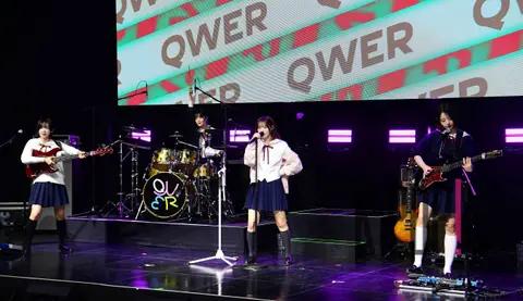 QWER — Showcase