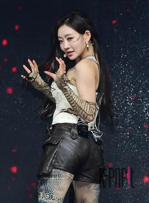 Julie (KISS OF LIFE) — Showcase