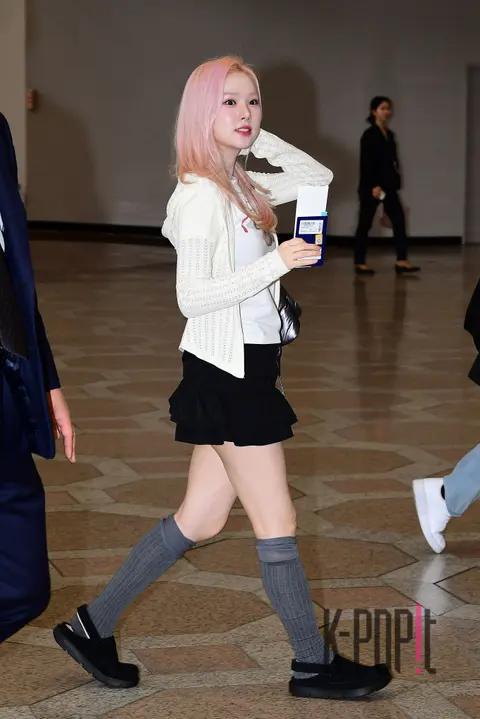 Eunha (VIVIZ) — Airport