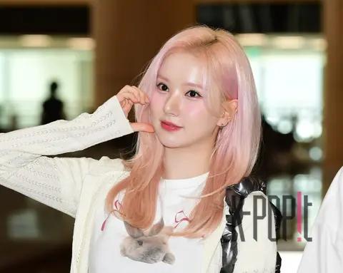 Eunha (VIVIZ) — Airport