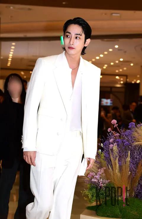 Lee Soo-hyuk — Launch