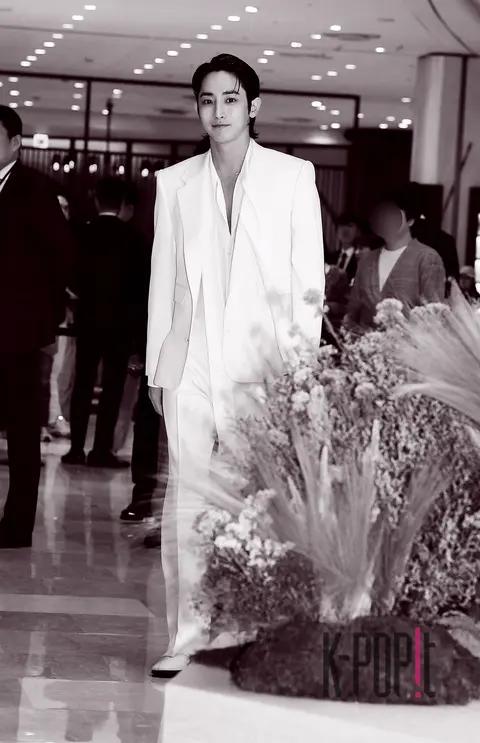 Lee Soo-hyuk — Launch