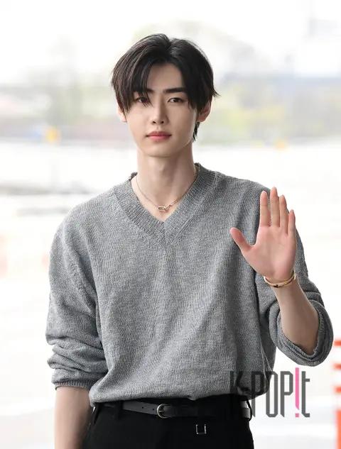 Sunghoon (ENHYPEN) — Airport