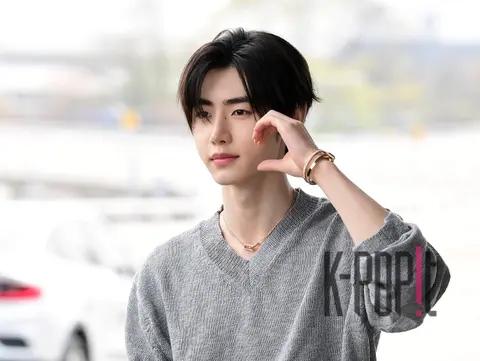 Sunghoon (ENHYPEN) — Airport