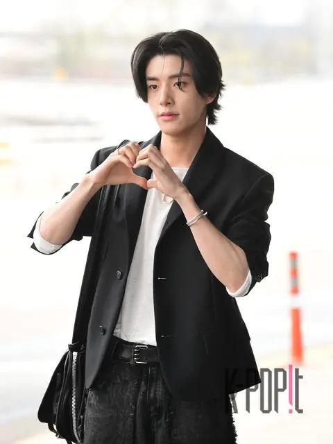 Jake (ENHYPEN) — Airport