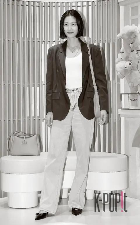 Lee Hyun-yi — Launch