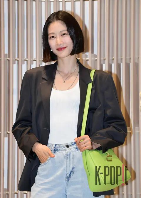 Lee Hyun-yi — Launch
