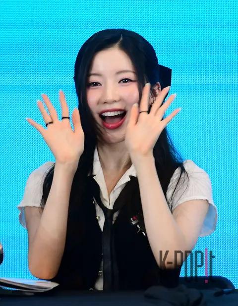 ASSA (BABYMONSTER) — Signing Event