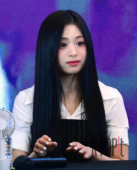 Ahyeon (BABYMONSTER) — Signing Event