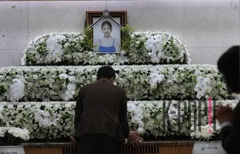 Joint Photography Pool — Park Bo-ram Funeral