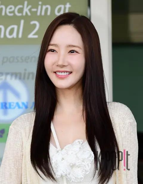 Park Min-young — Airport