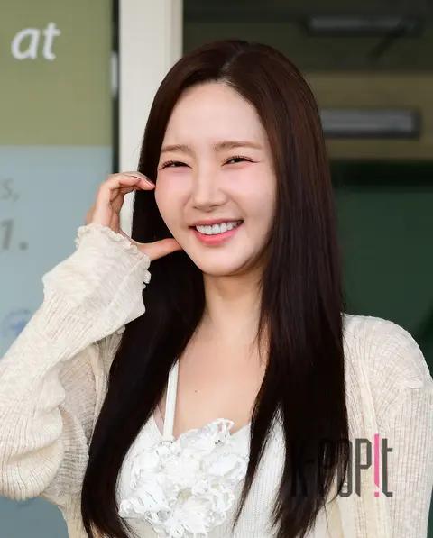 Park Min-young — Airport