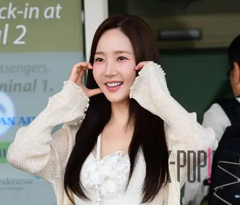 Park Min-young — Airport
