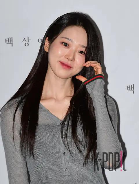 Kim Si-eun — Baeksang Gucci Awards