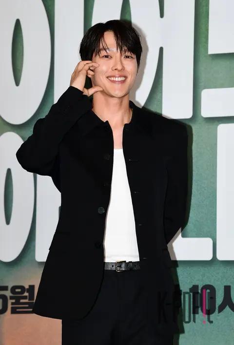 Jang Ki-yong — Not a Hero Production Briefing