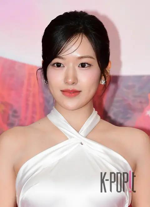 An Yu-jin — Baeksang Arts Awards Red Carpet