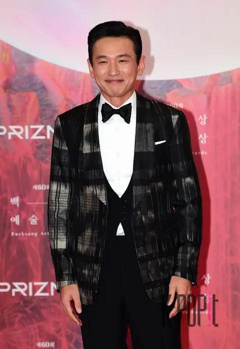 Hwang Jung-min — Baeksang Arts Awards Red Carpet