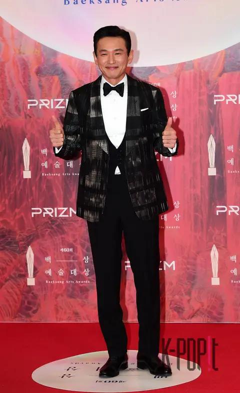 Hwang Jung-min — Baeksang Arts Awards Red Carpet