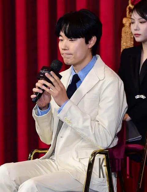 Ryu Jun-yeol — The Eight Show Production Briefing