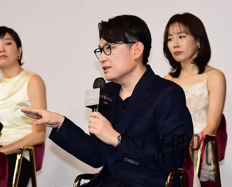 Director Han Jaelim — The Eight Show Production Briefing