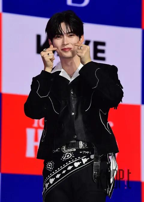 Sung Han-bin (ZEROBASEONE) — Showcase