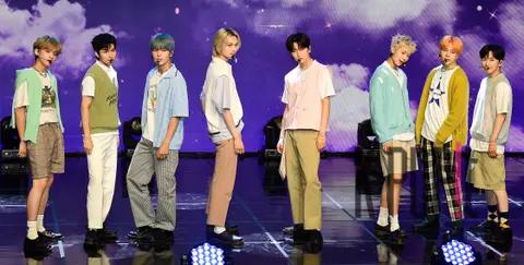 Whee B — Showcase