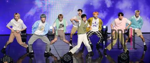 Whee B — Showcase