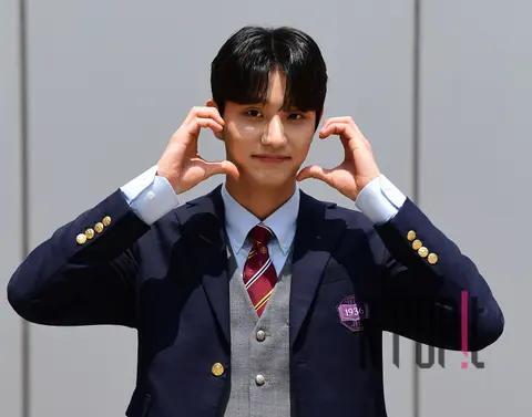 Kim Jae-won — Ask Us Anything Arrival