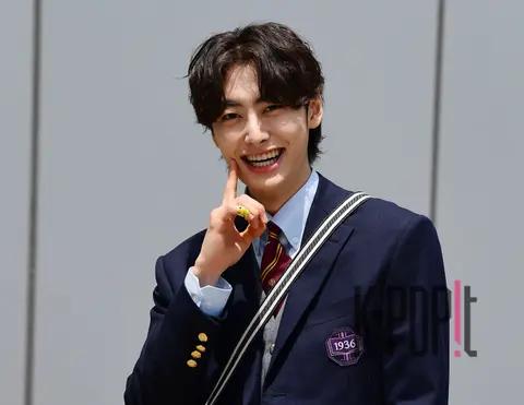 Lee Won-jeong — Ask Us Anything Arrival