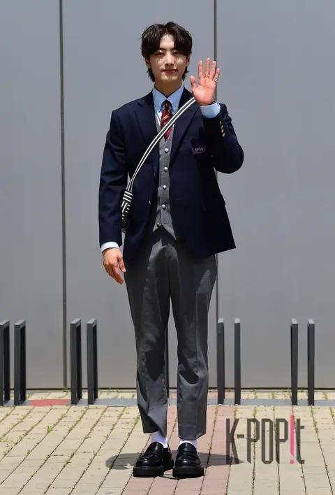 Lee Won-jeong — Ask Us Anything Arrival