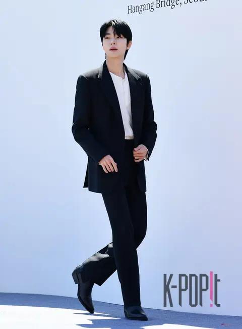 Hwang In-youp — Launch